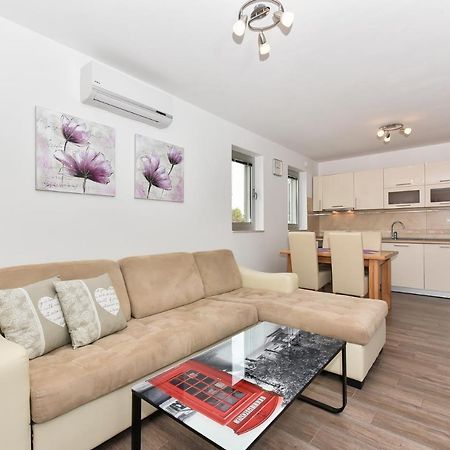 Apartmani Iva Vir Exterior photo