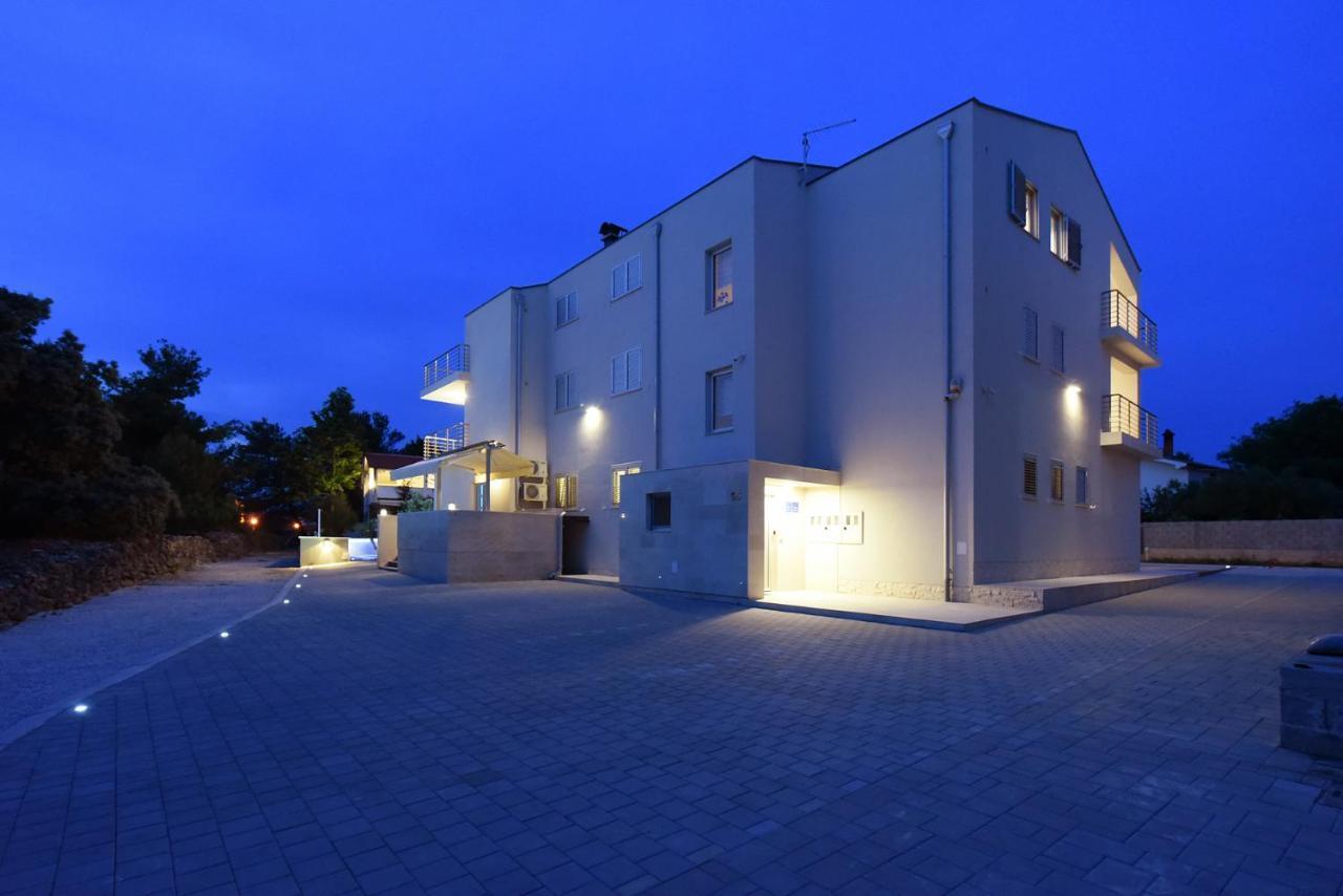 Apartmani Iva Vir Exterior photo