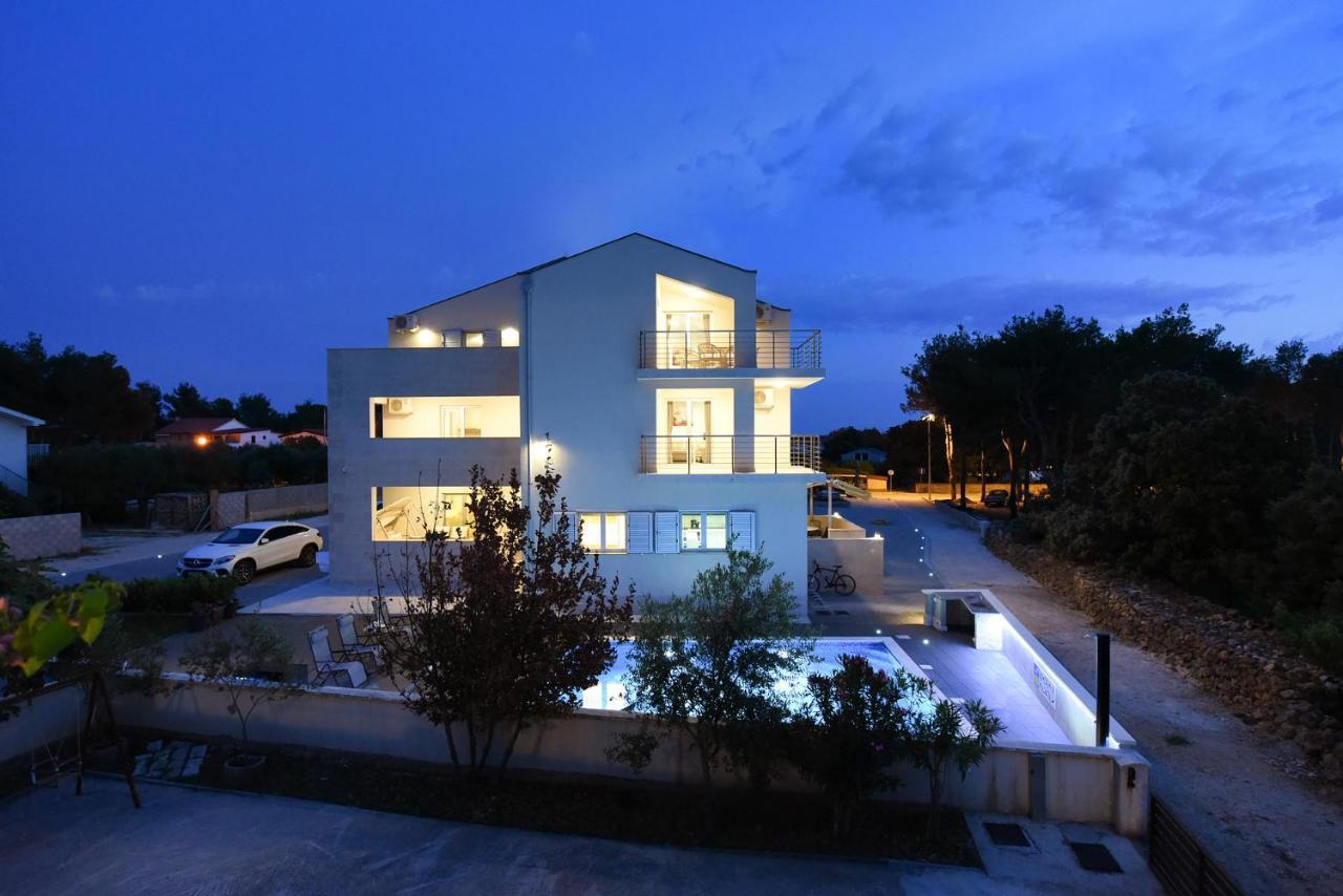Apartmani Iva Vir Exterior photo