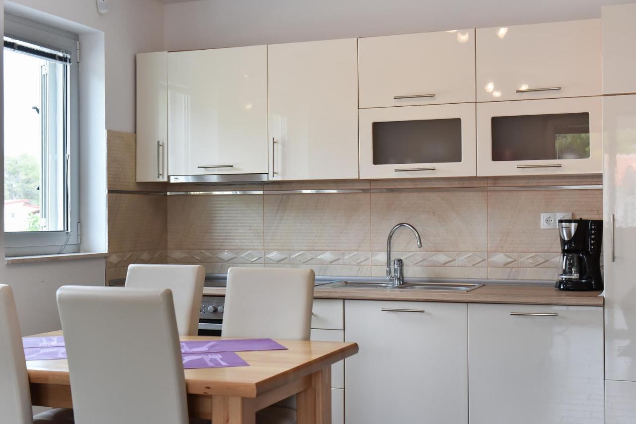 Apartmani Iva Vir Exterior photo